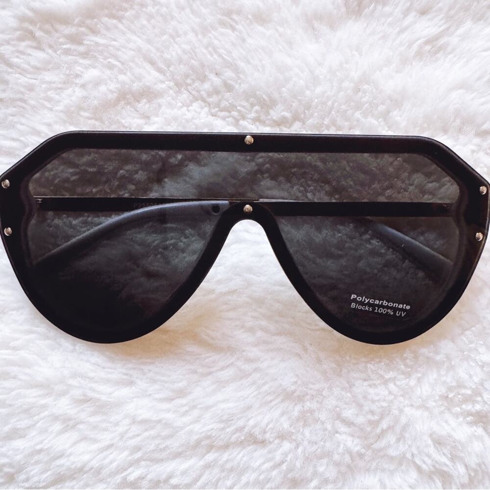 Clarissa Black w/ White Rim Oversized Sunglasses